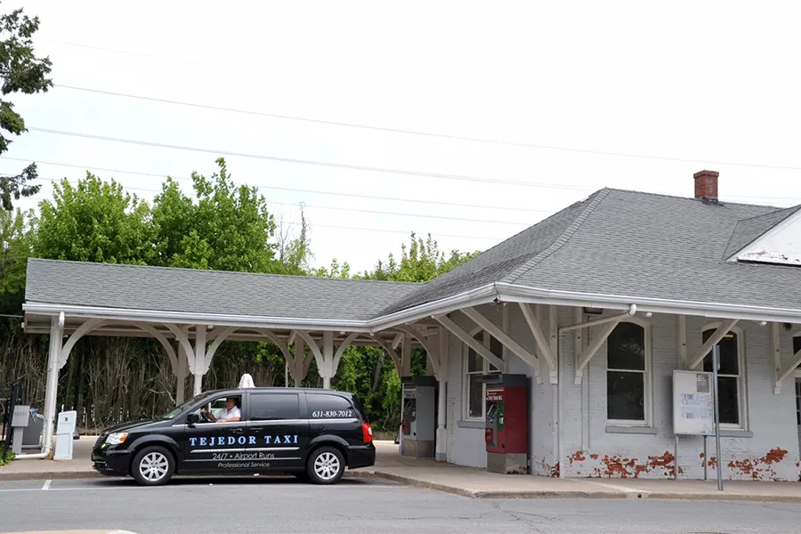 Professional Taxi Cab in East Hampton, NY Professional Taxi Cab in East Hampton, NY